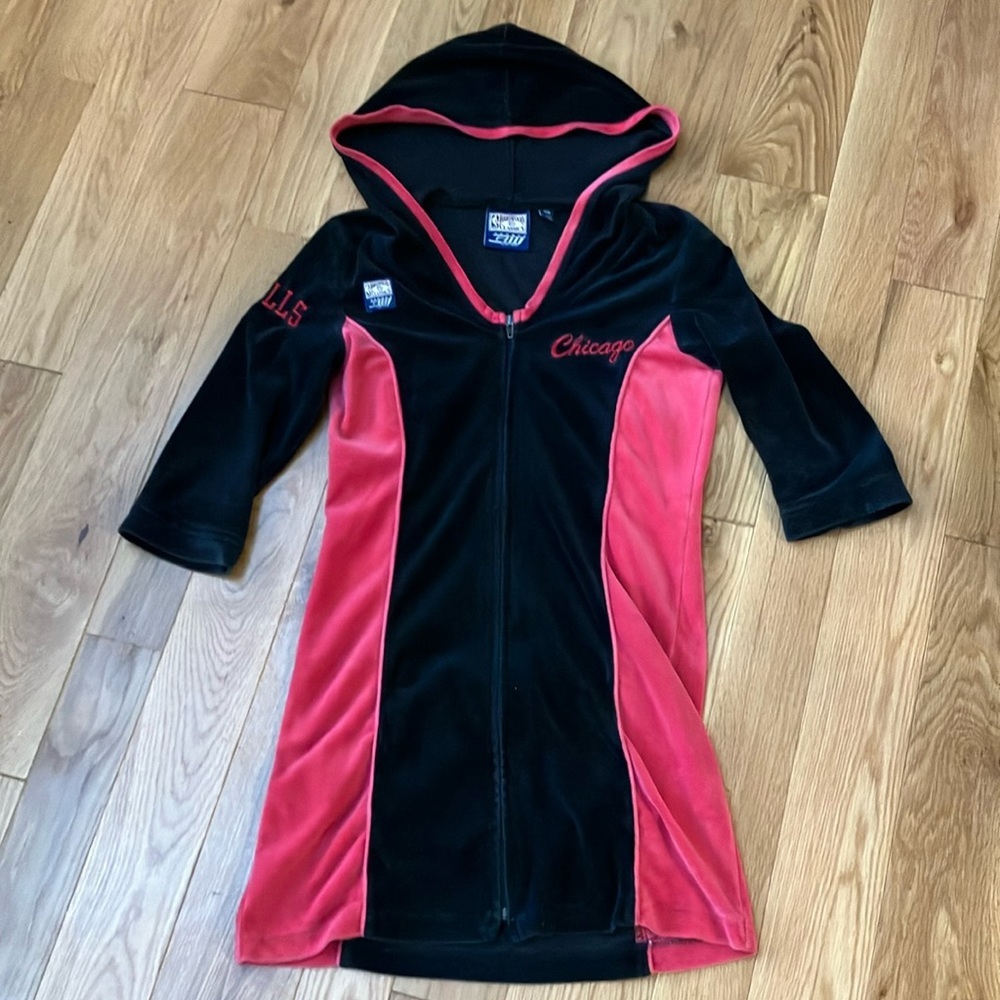 Vintage 90s Chicago Bulls hardwood classics zip up hooded velour dress sz Medium